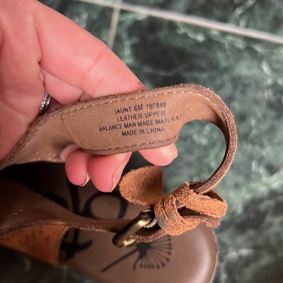 Off the beaten path 2 pairs bundle sandals bundle - Picture 9 of 9